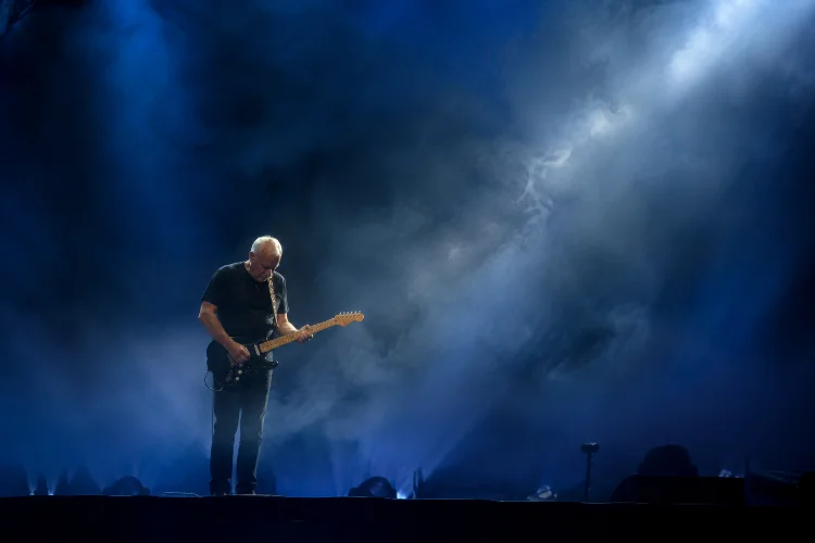 David Gilmour's Expressive Guitar Style: The Sound of Pink Floyd